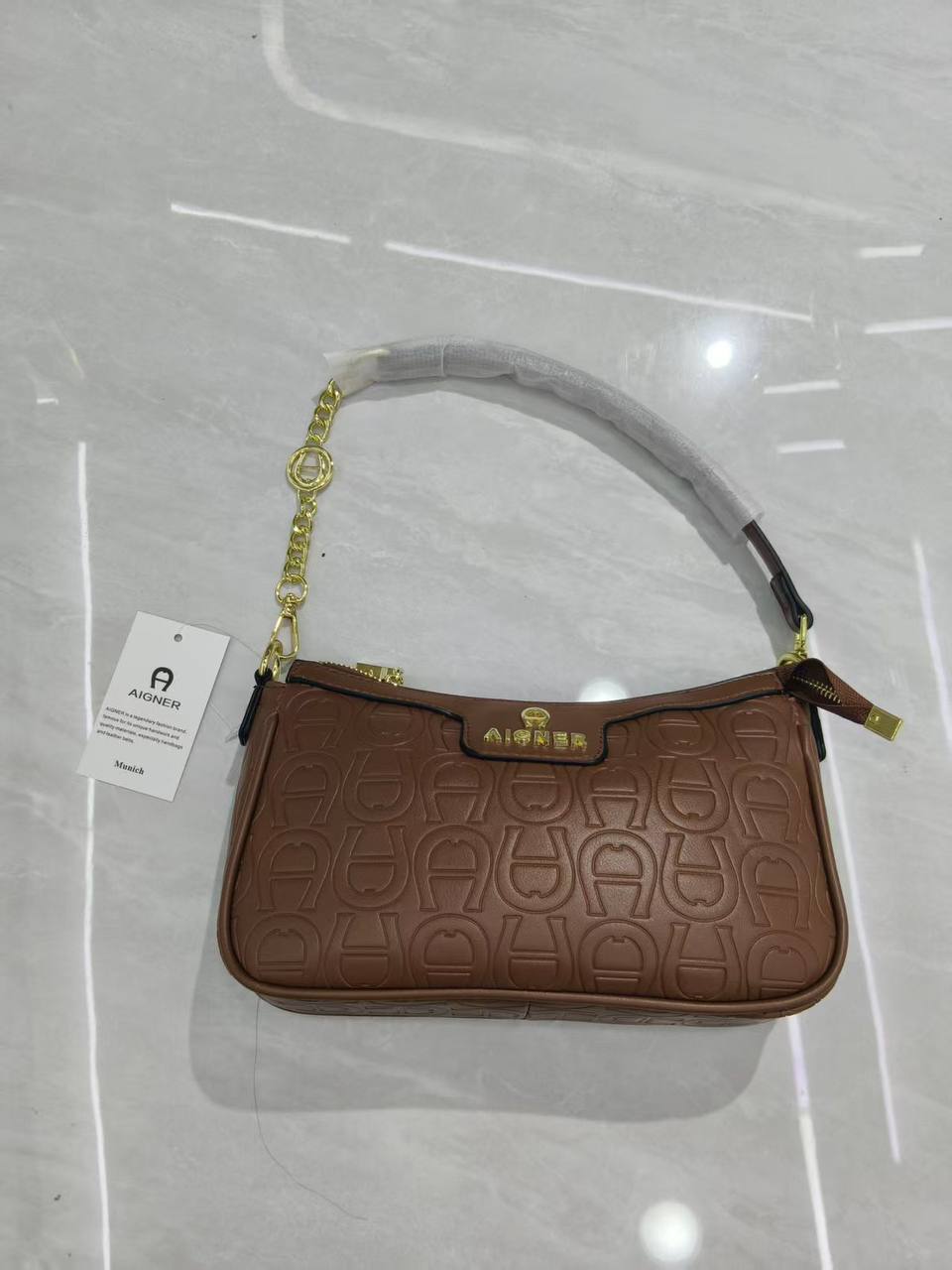 Aigner
90 dhs🪙🌨️
With box
♥️♥️♥️
Size27cm
Zain138
♥️♥️♥️