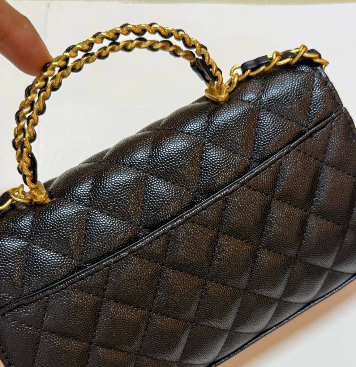 CHANEL
GOOD QUALITY
WITH BOX
🎁🎁🎁
100 dhs✅
SIZE : 22 cm
Zain295
♥️♥️♥️