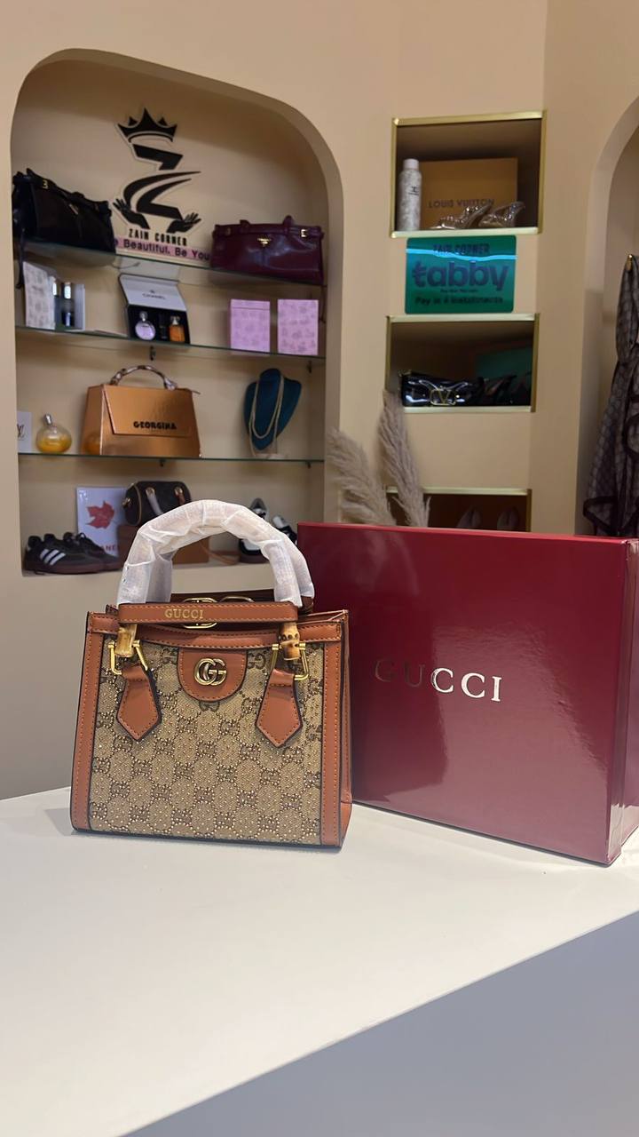 Gucci
180 master
With box
Zainstore
♥️♥️♥️