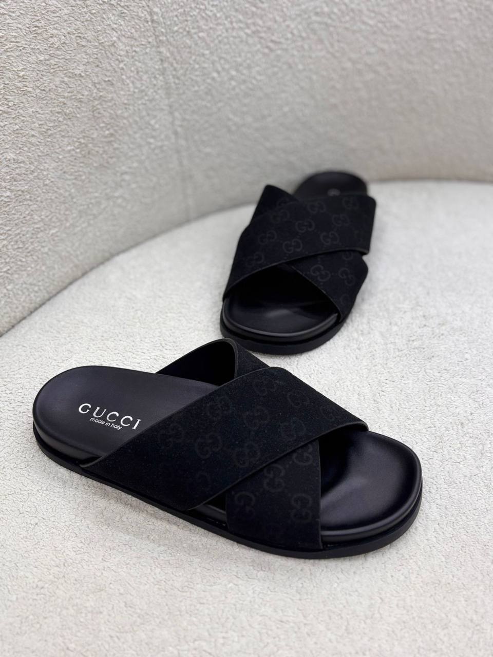 Gucci
120 dhs💓
Size 40-45
Zain55
♥️♥️♥️