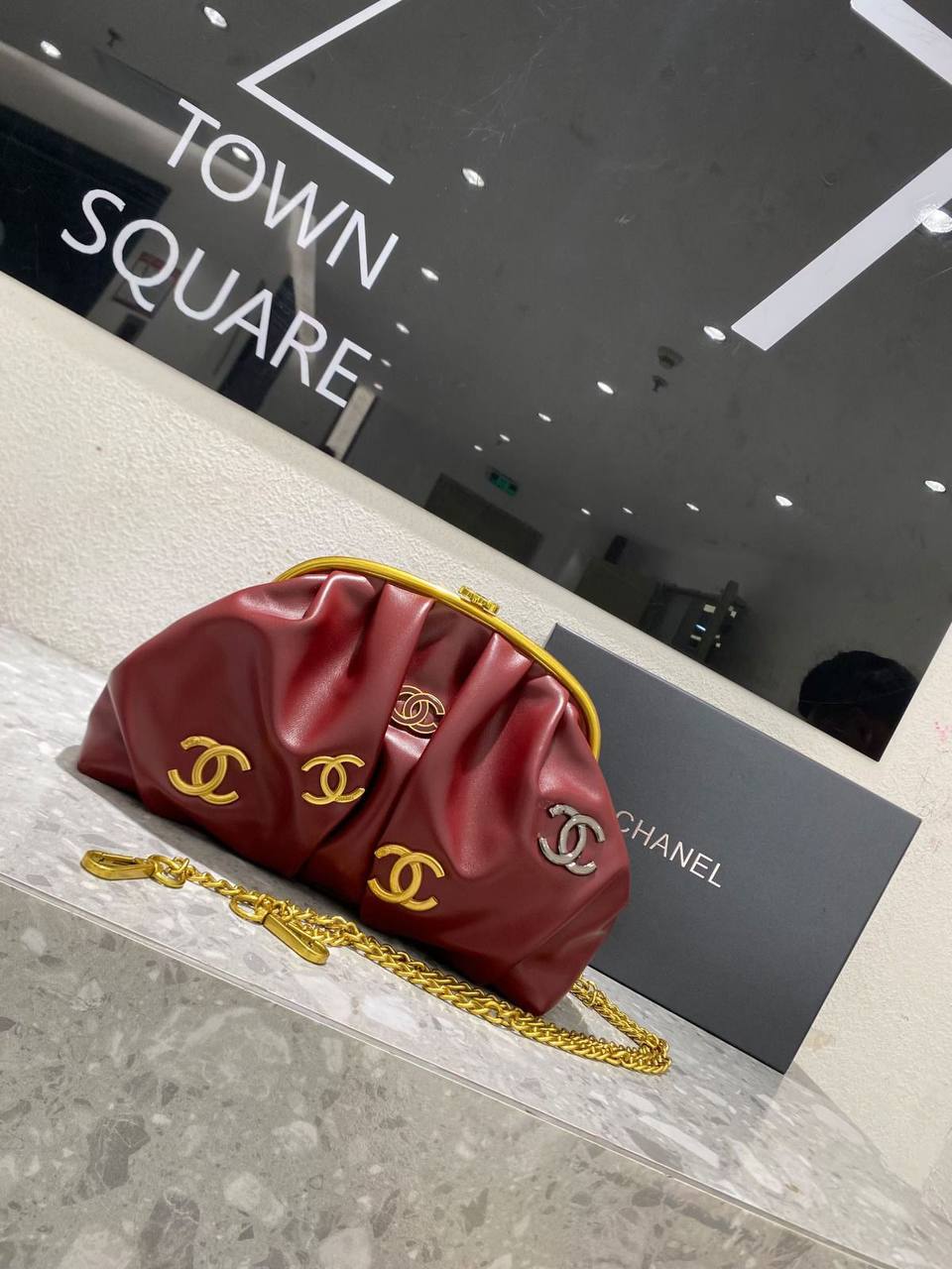 Chanel
Best quality
with box’s
🎁🎁🎁
120 dhs✅
size 28 CM
Zain290
♥️♥️♥️