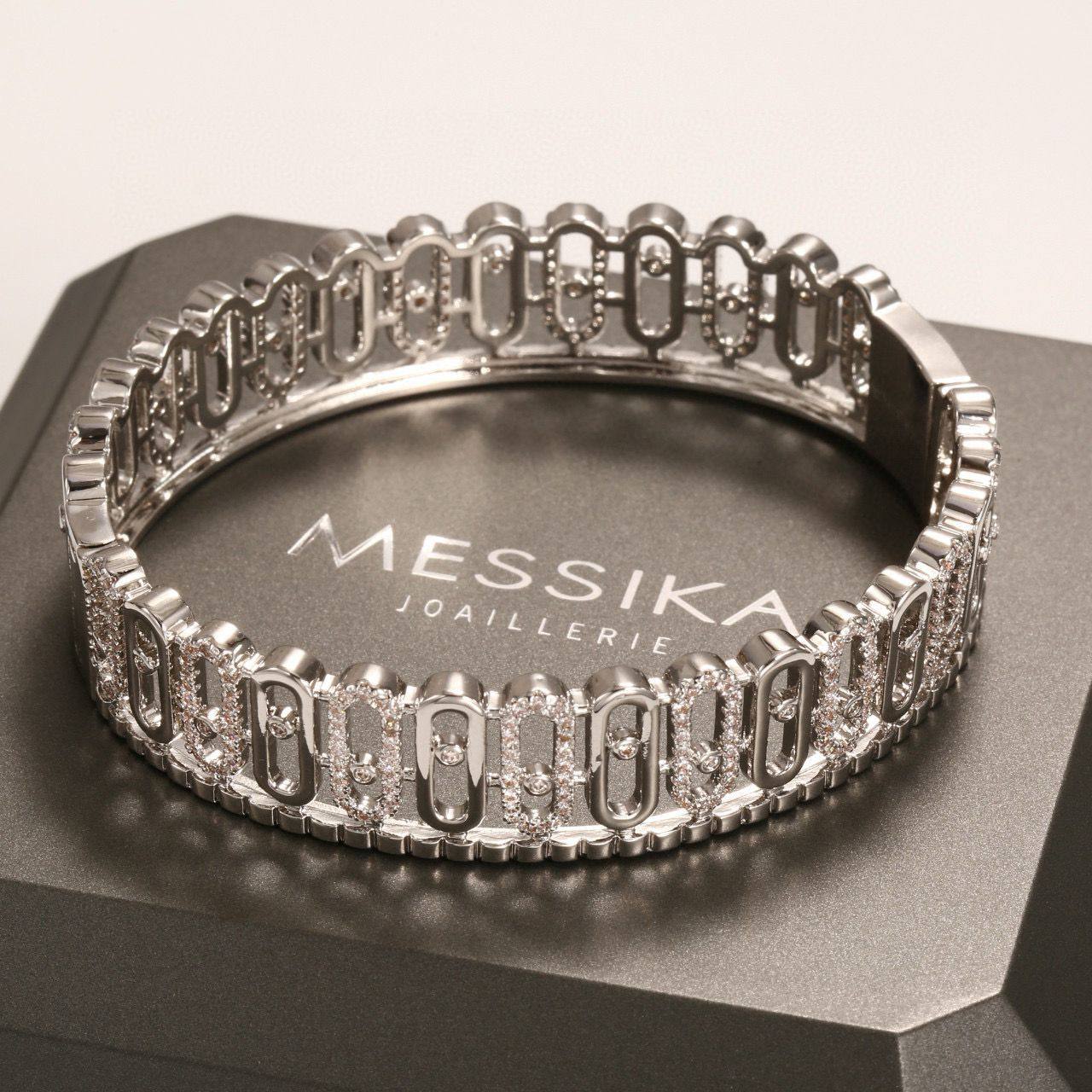 Messika SET 🔥*
Bangle 🦋
Master quality 💯
With normal boxes 📦
80 dhs🌺
With master box 🗃️
125 dhs🌺
Zain216
♥️♥️♥️