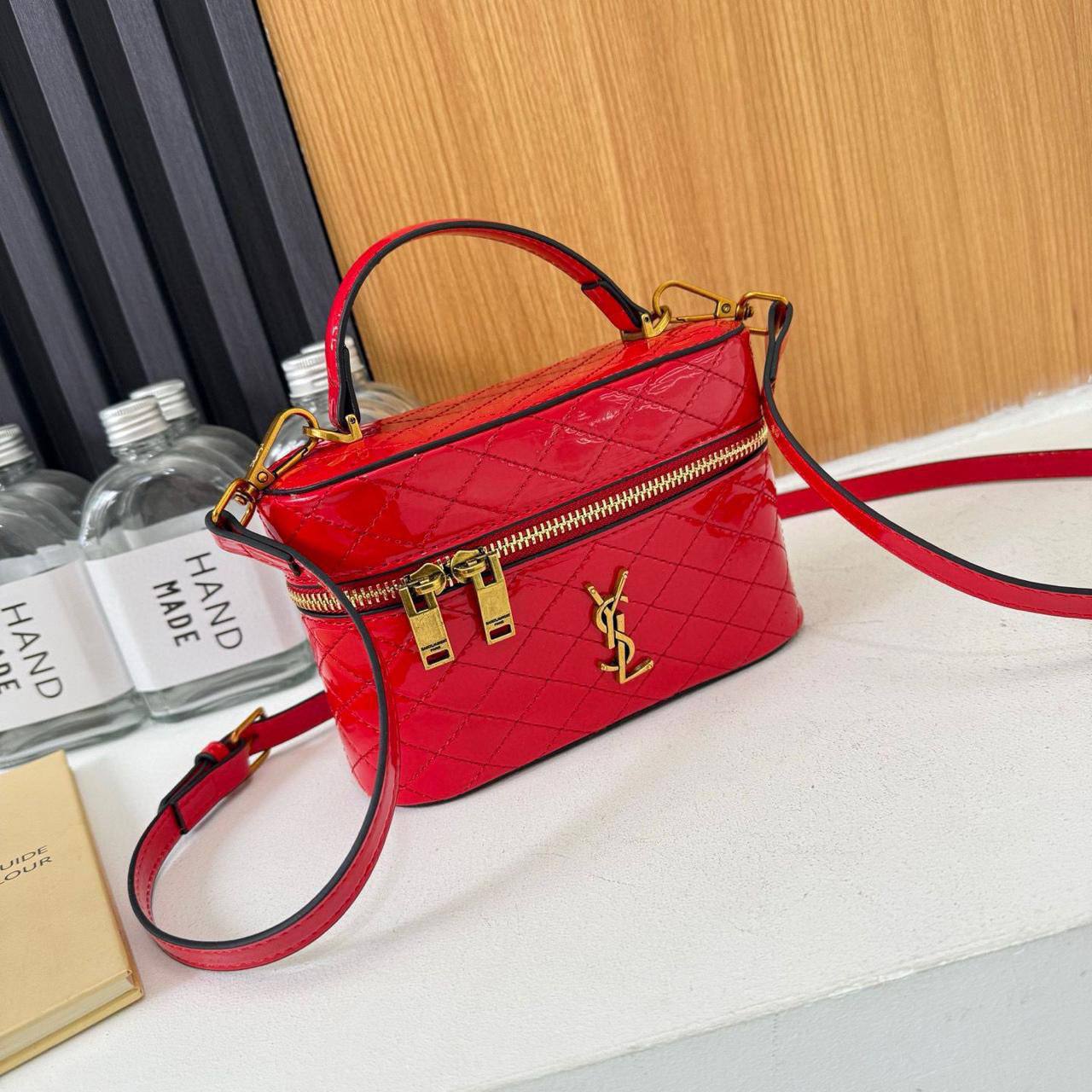 YSL
65 dhs🪙🖤
With box
🎁🎁🎁
Zain219
♥️♥️♥️