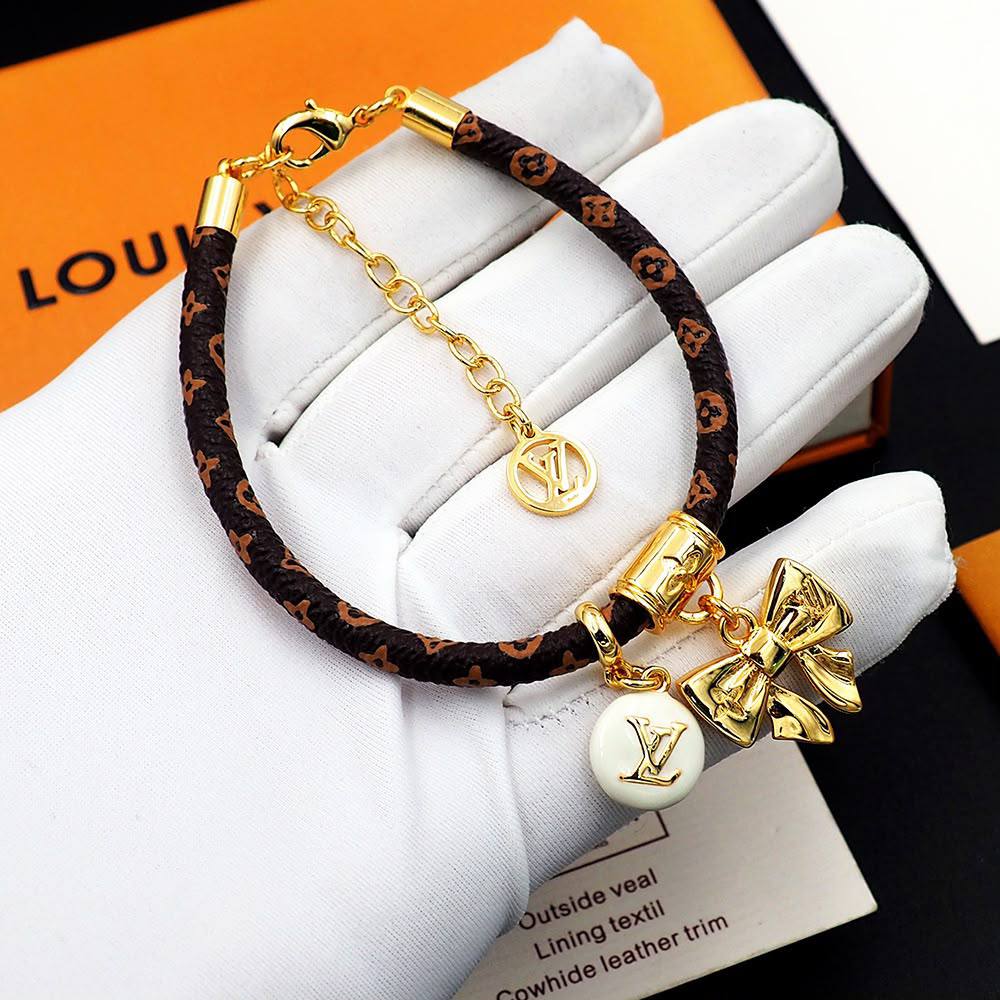 LV Bracelet 💐
Master quality
*60* AED normal box 📦
Zain48
♥️♥️♥️