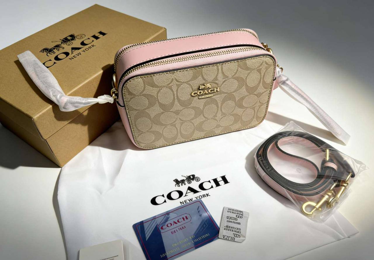 Coach
90 dhs💓
with box
🎁🎁🎁
Size:20*7*13
Zain07
♥️♥️♥️