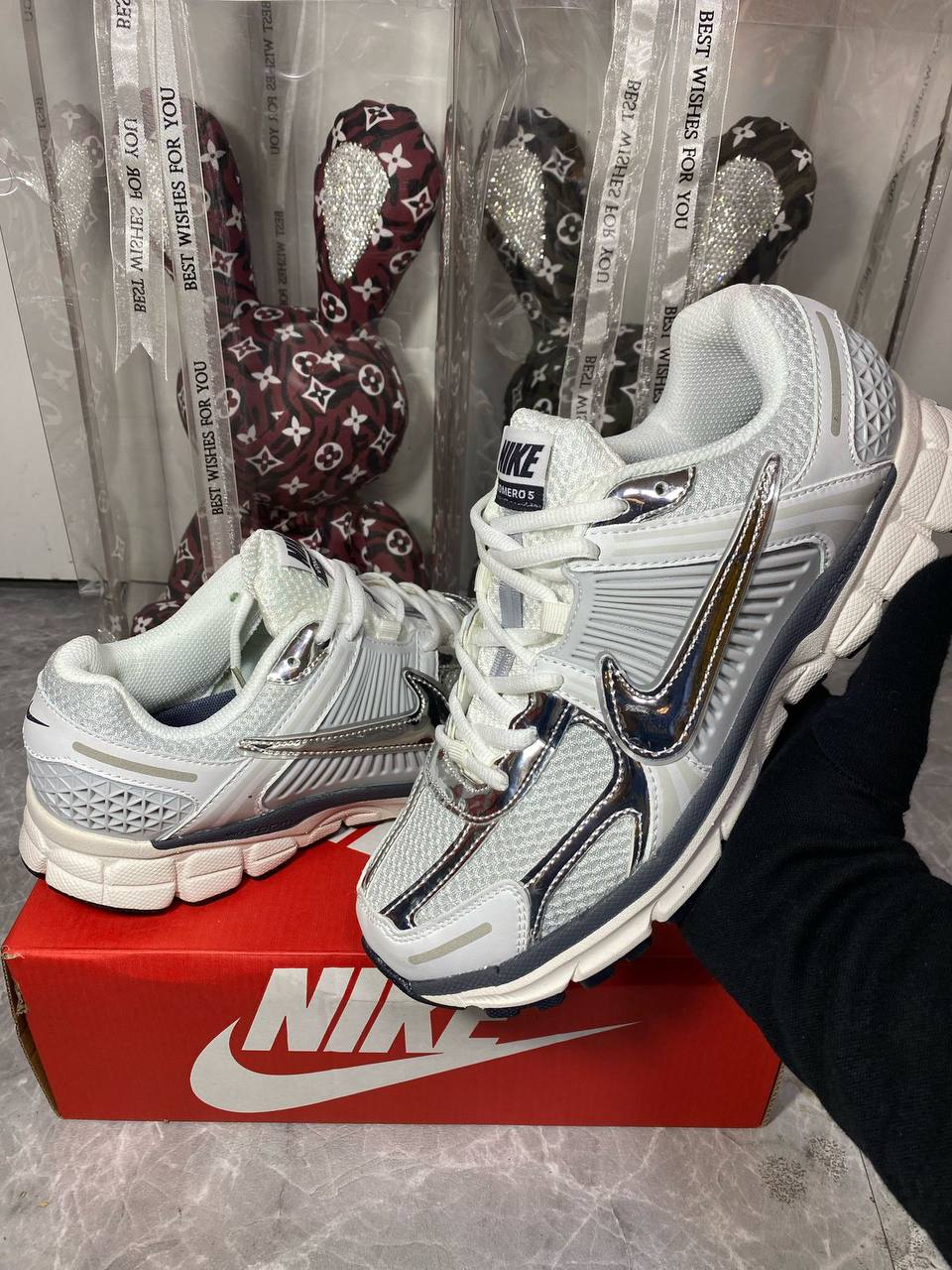 NIKE Zoom Vomero 5 "Metallic Silver"🪙🤍
36-45 AVAILABLE 🤩
180 dhs✅
Zain242
♥️♥️♥️