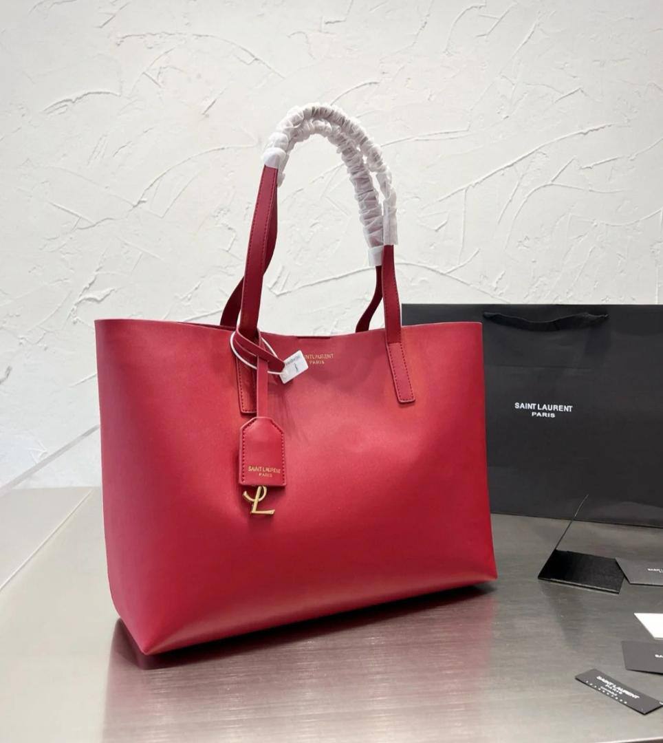 YSL
100 dhs🪙🌺
Good quality with zipper
Zain35
♥️♥️♥️