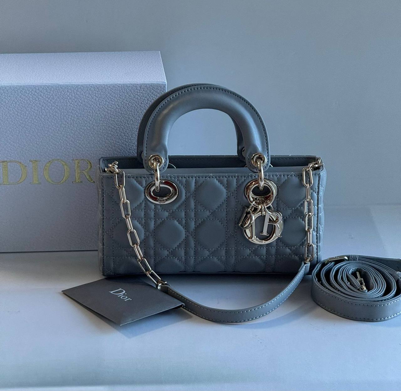 Dior
Master🌺🌺
17Cm 250 dhs💛
22Cm 290 dhs💛
With Box Quality
Zain131
♥️♥️♥️