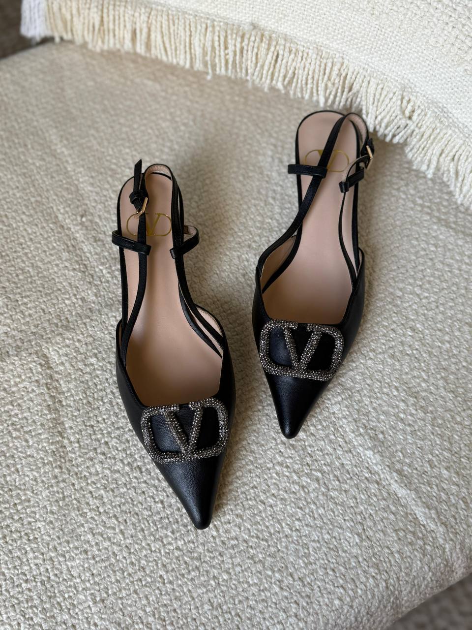 VLentino
AAA Quality
Size 36 to 41
430 dhs✅
Zain288
♥️♥️♥️