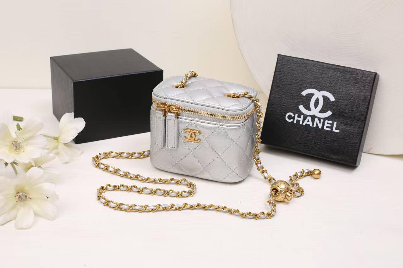 Chanel
with box
110 dhs✅
good quality
Zain194
Zain161
♥️♥️♥️
