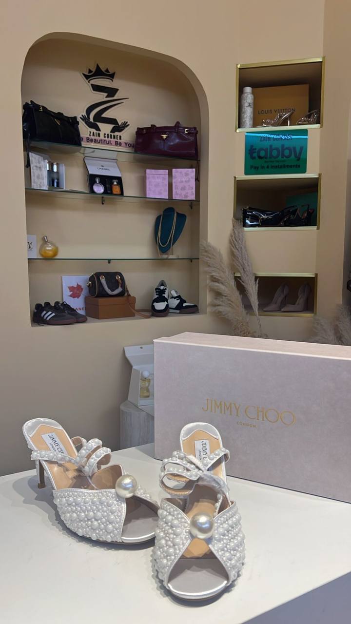 Jimmy choo
size 36 to 41
140 dhs✅
Zain146
♥️♥️♥️