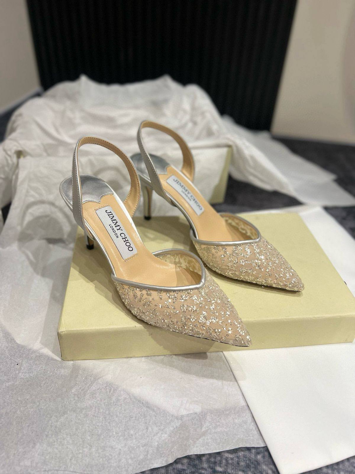 Jimmy Choo
High quality
size 36-42
120 dhs❣️
Zain131
♥️♥️♥️
