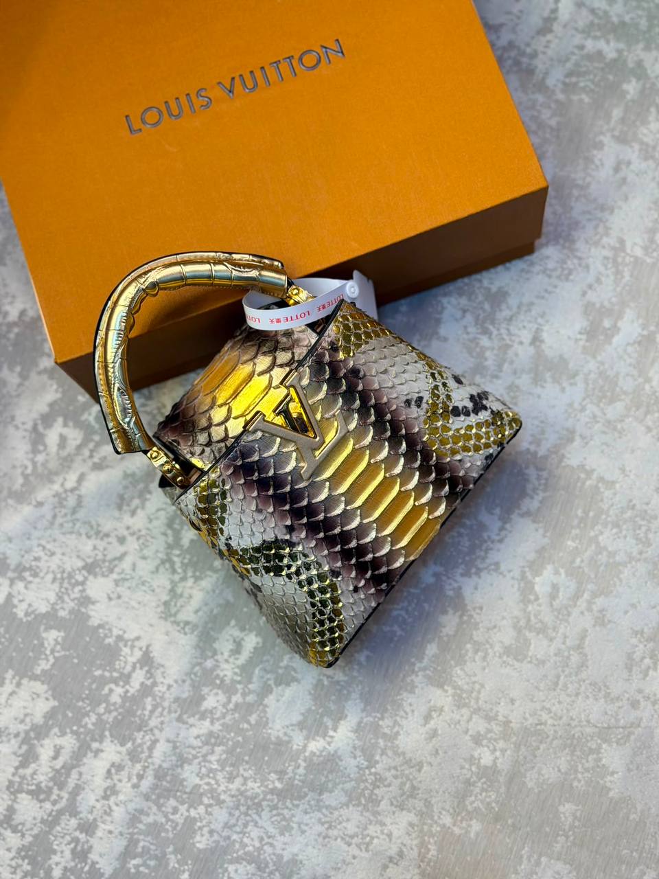 LV
High quality
330 dhs🇦🇪🇦🇪
Size 21cm
Zain175
♥️♥️♥️
