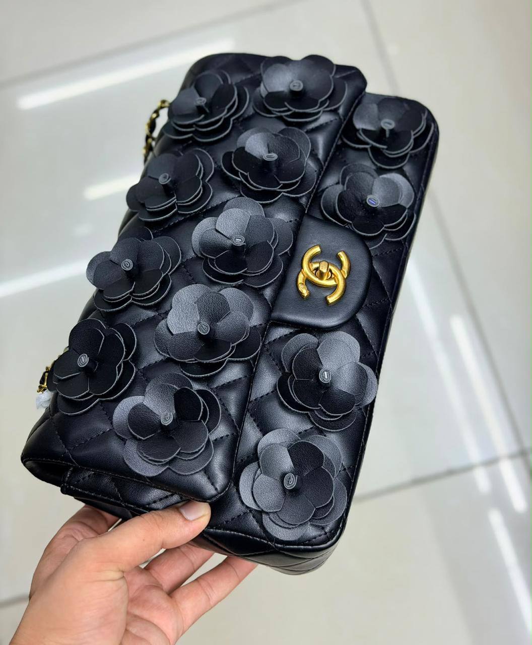 Chanel
120 dhs
Zain175
♥️♥️♥️
