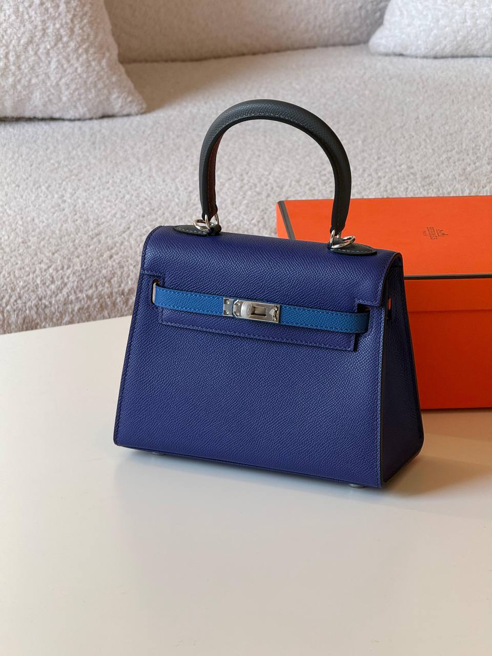 Hermes
kelly 22cm💕
master quality😍with box❤️
380 dhs❤️💚❤️💚
Zain52
❤️💚❤️