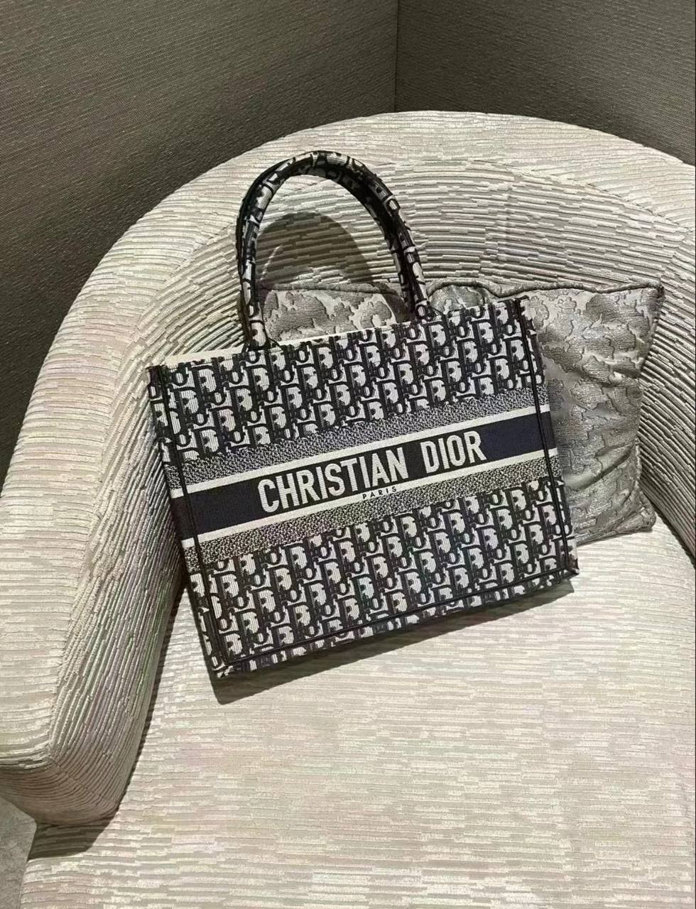 Dior
105 dhs🇦🇪
Zain35
♥️♥️♥️