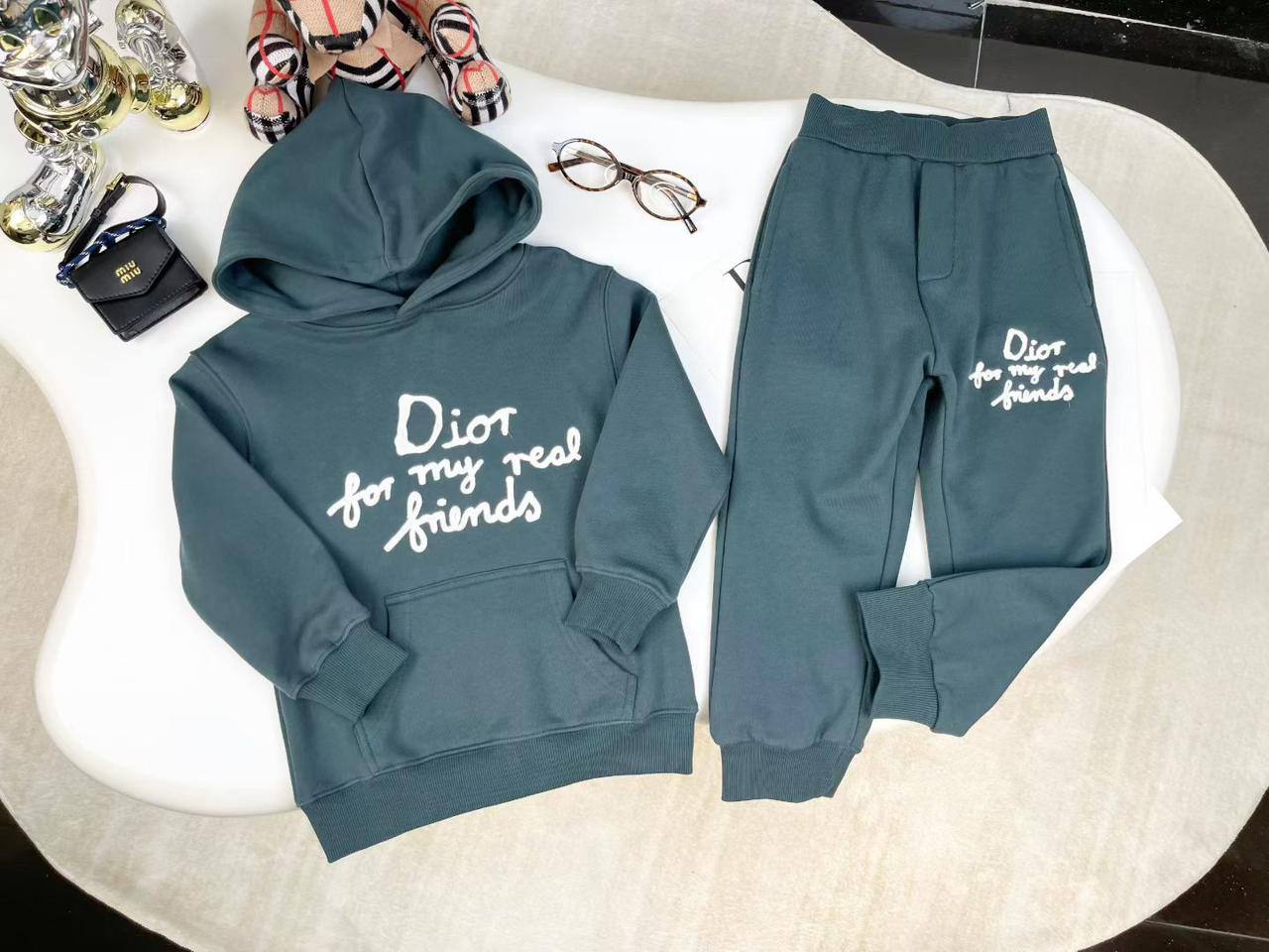 New collection{}
Brand : Dior 🔥
Super master quality 😍
Size:2/ 12years old
290 dhs🪙🌨️
Zain261
♥️♥️♥️