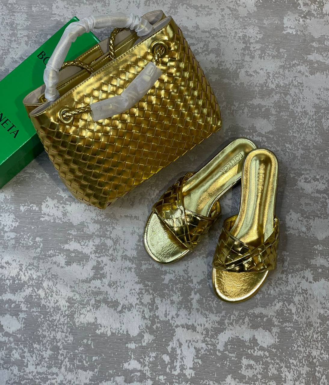 Bottega Set
170 dhs✅
Zain175
♥️♥️♥️