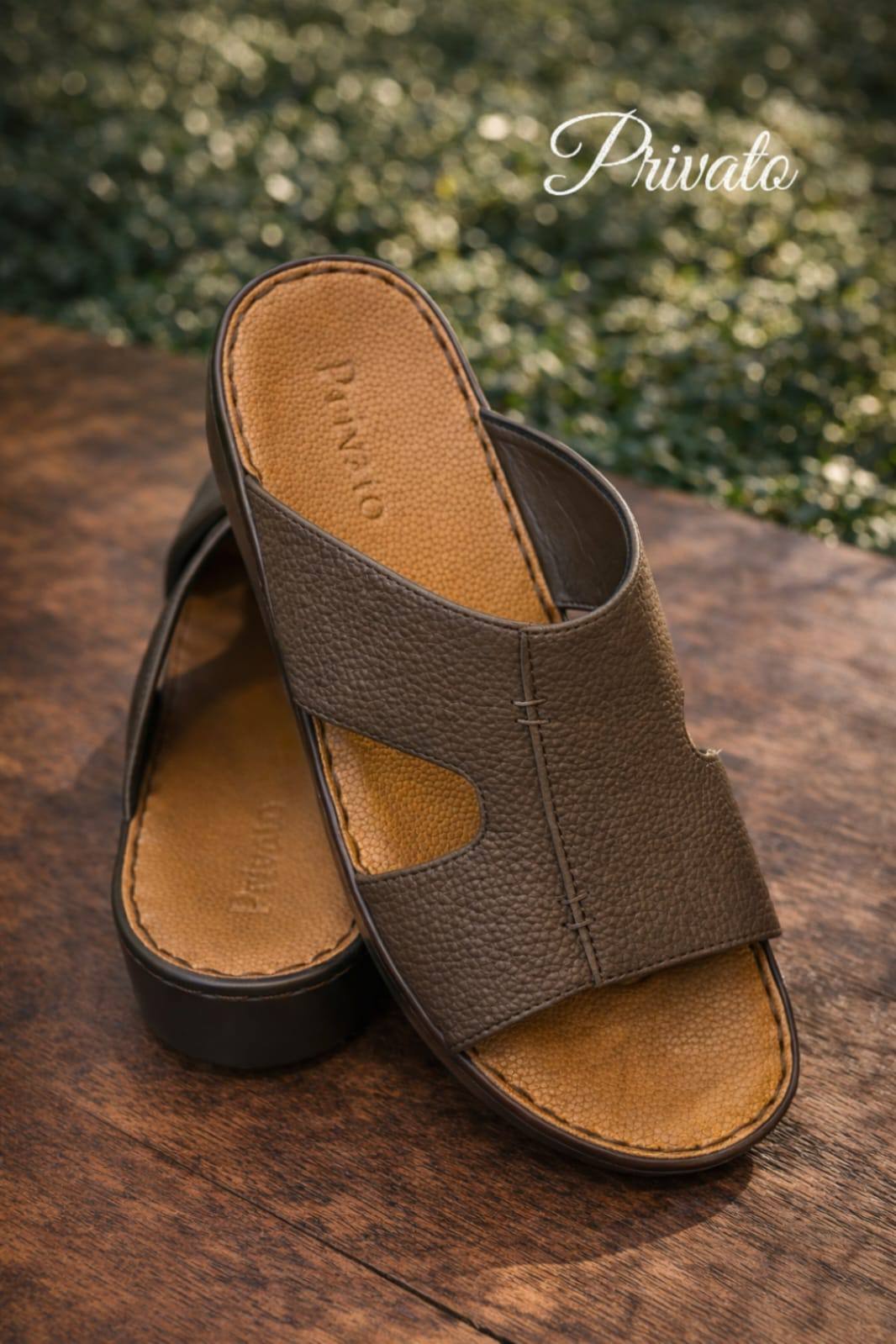 slippers for men good quality
with box and paper bag size available (40to46) 6to12)
150 dhs❣️
Zain59
♥️♥️♥️