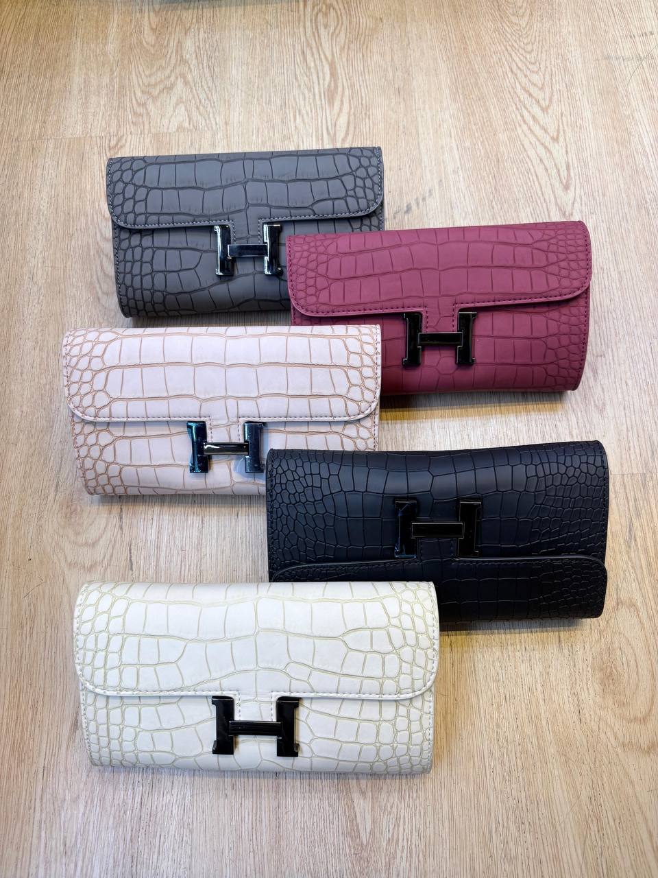 Hermes
Black logo
95 dhs❣️
Zain44
♥️♥️♥️