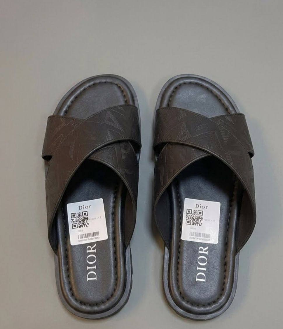 Dior
Size 40 TO 45
110 dhs✅
Zain183
♥️♥️♥️
