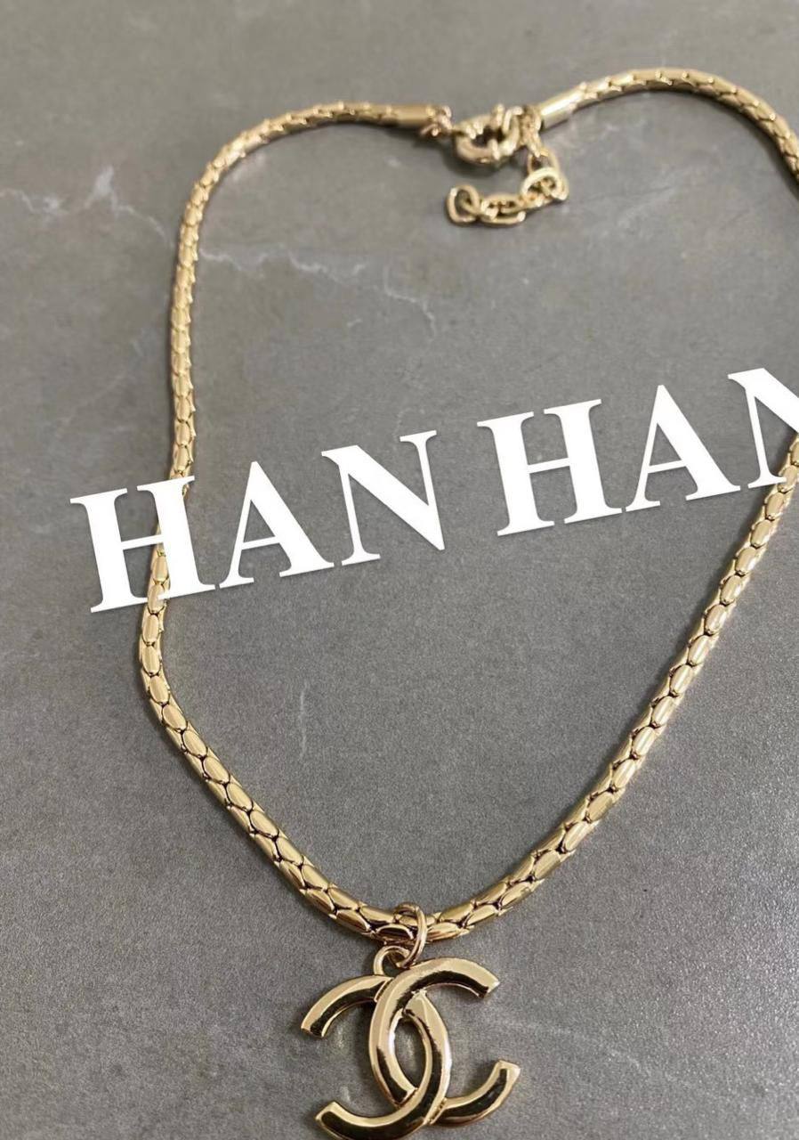 CHANEL❤️🔥*
Necklace 🦋
Master quality 💯
With normal boxes 📦
50 dhs❣️
With master box 🗃️
60 dhs❣️
Zain216
♥️♥️♥️