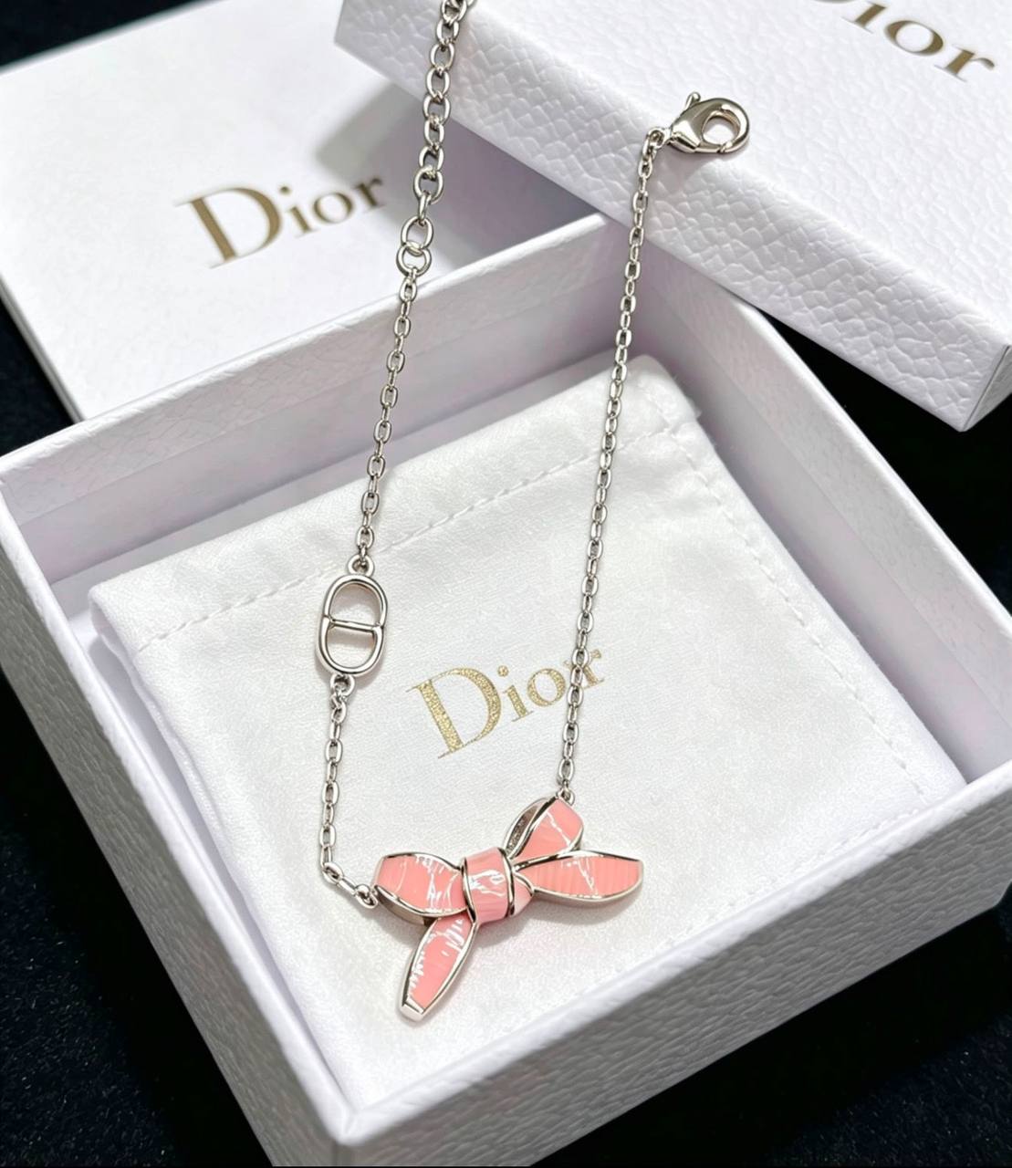 Dior ❤️🔥*
Necklace ✨
Ring 💍 free size
Bracelet 💥
Master quality 💯
With normal boxes 🗃️
120 dhs✅
With master box 📦
130 dhs✅
Zain216
♥️♥️♥️