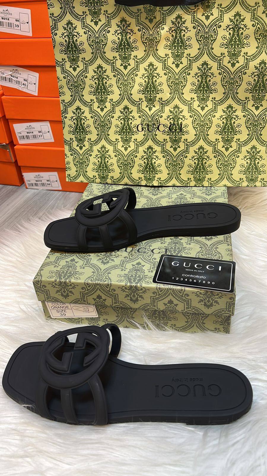 Gucci Slippers ,
New Arrived
Size 36 To 41
70 dhs🗽
Zain120
♥️♥️♥️