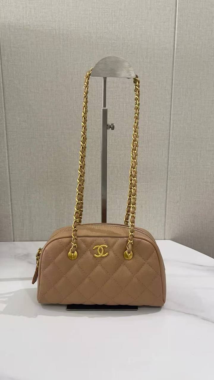 CHANEL
Best quality
with box
100 dhs🇦🇪🇦🇪
size 21CM
Zain290
♥️♥️♥️