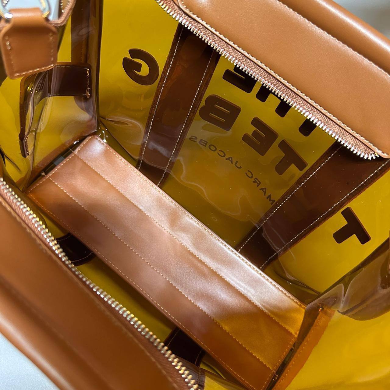 MARC JACOBS
THE TOTE BAG
GOOD QUALITY
110 dhs✅
Zain17
♥️♥️♥️