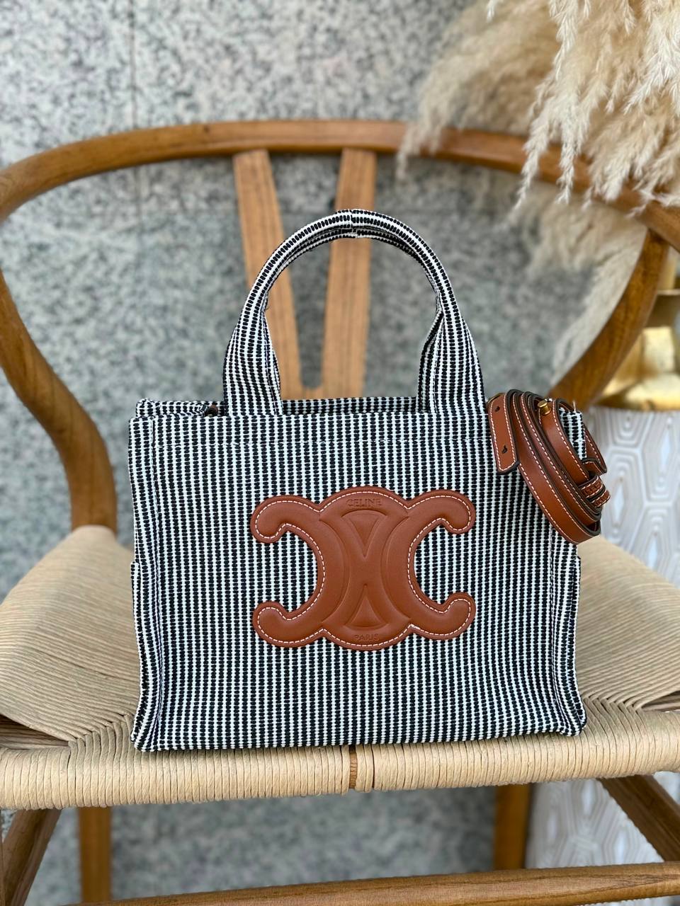 CELINE
26cm
320 dhs🇦🇪🇦🇪
Top quality
Zain167
♥️♥️♥️