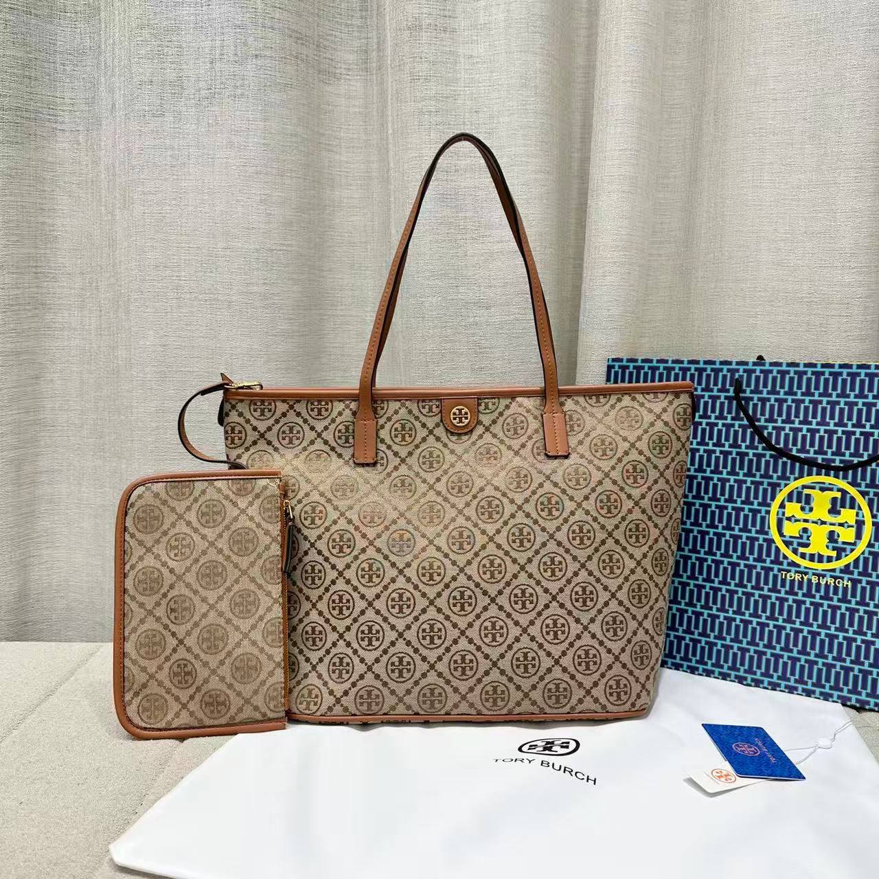 Tory Burch
Size:45×17×30
100 dhs🪙🖤
Zain114
♥️♥️♥️