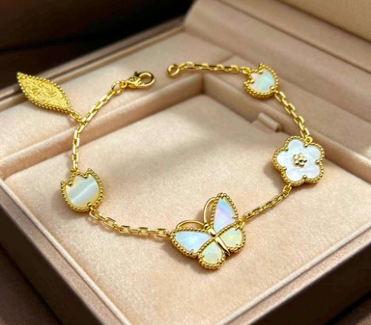 VCA Set
Necklace
Earrings
Bracelet
*Master Quality* 🦋
*190* AED normal box 📦
Zain48
♥️♥️♥️