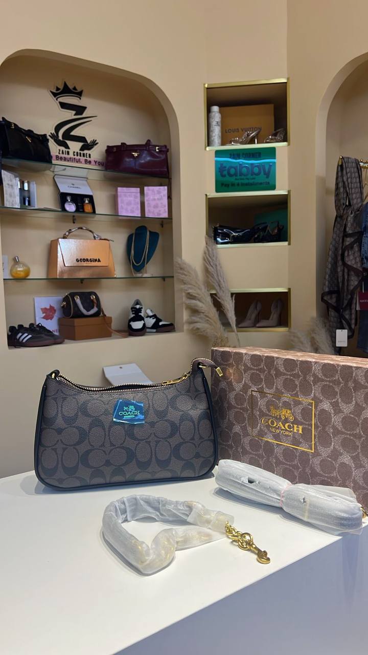 Coach
90 dhs
With box
Zain115
♥️♥️♥️