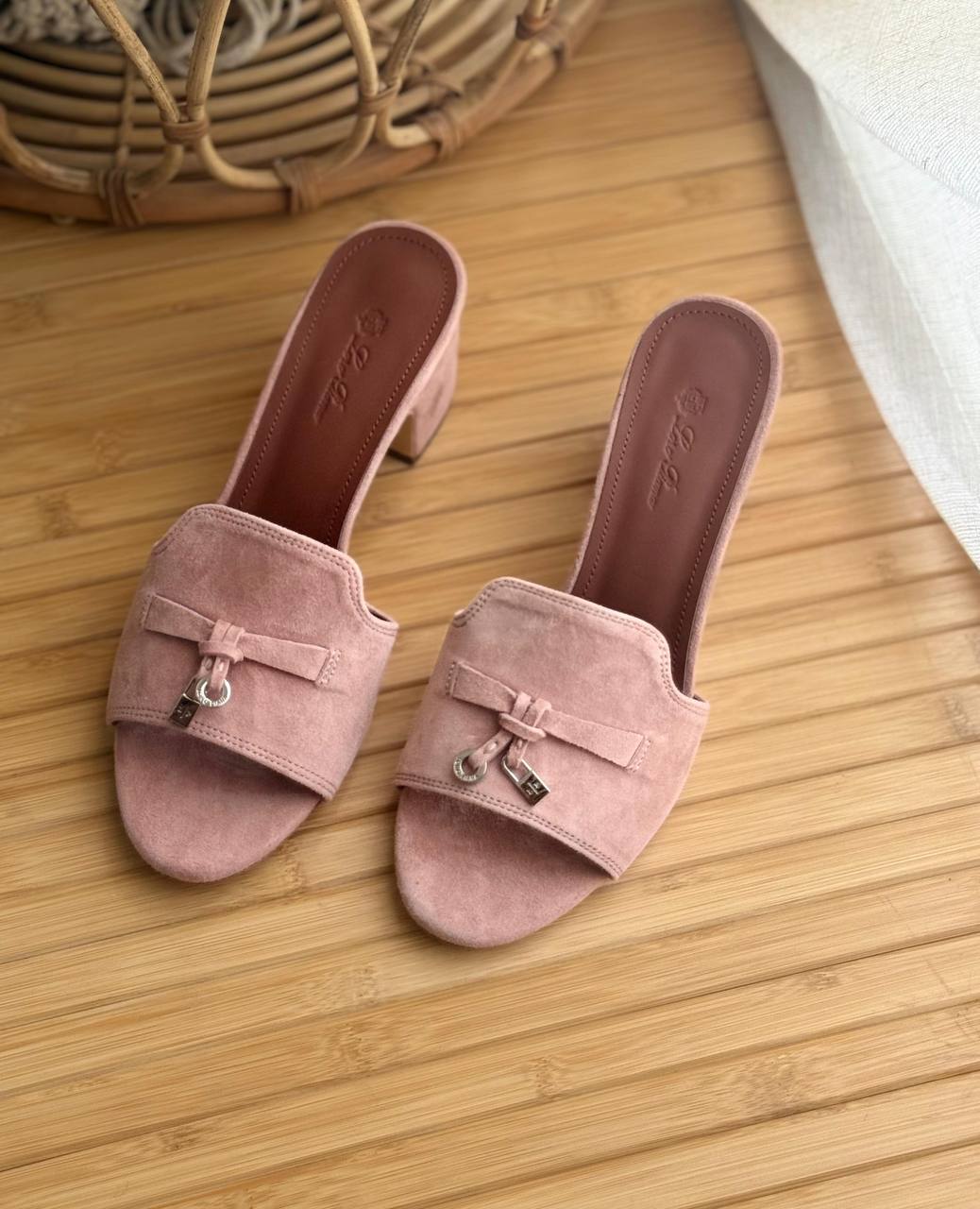 Loro Piana
AAA Quality
𝘀𝗶𝘇𝗲 𝟯𝟲 𝘁𝗼𝗼 𝟰𝟮
450 dhs💓
Zain303
♥️♥️♥️