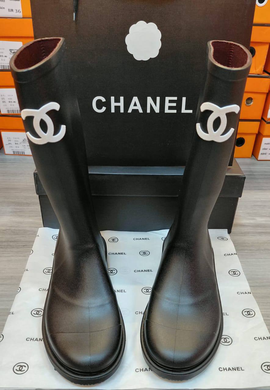 CHANEL
Boot, New Arrived
Size 36 To 41
130 dhs❣️
Zain120
♥️♥️♥️
