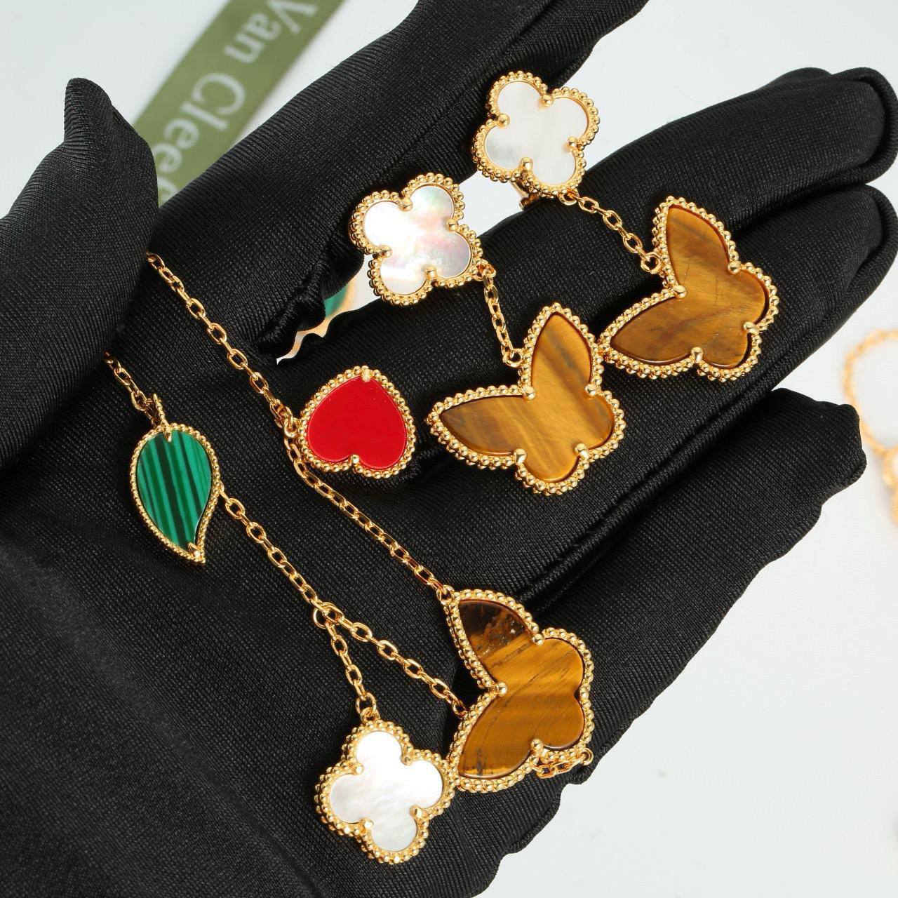 VCA SET
Necklace 🐦🔥
Earring 🦋
Master quality 💯
With normal boxes 📦
180 dhs🇦🇪🇦🇪
With master box 🗃️
240 dhs🇦🇪🇦🇪
Zain216
♥️♥️♥️