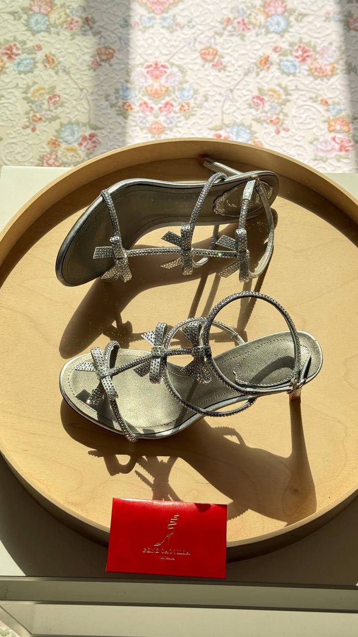 RENE CAOVILLA
Master quality
Size: 36 to 41
450 dhs🖤
Zain318
♥️♥️♥️