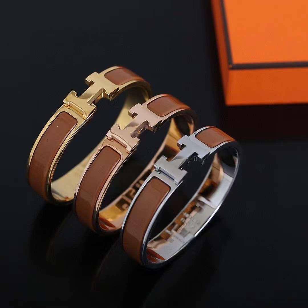 GOLD
ROSE GOLD
SILVER
BANGLE HERMES
MASTER✨💫
60 dhs✅✅
EACH WITH BOX AND PAPER BAG🎁🛍️
Zain89
♥️♥️♥️