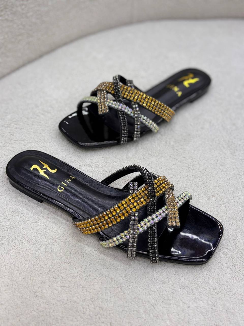 Gina slipper
110 dhs🇦🇪
36-42
Zain55
♥️♥️♥️