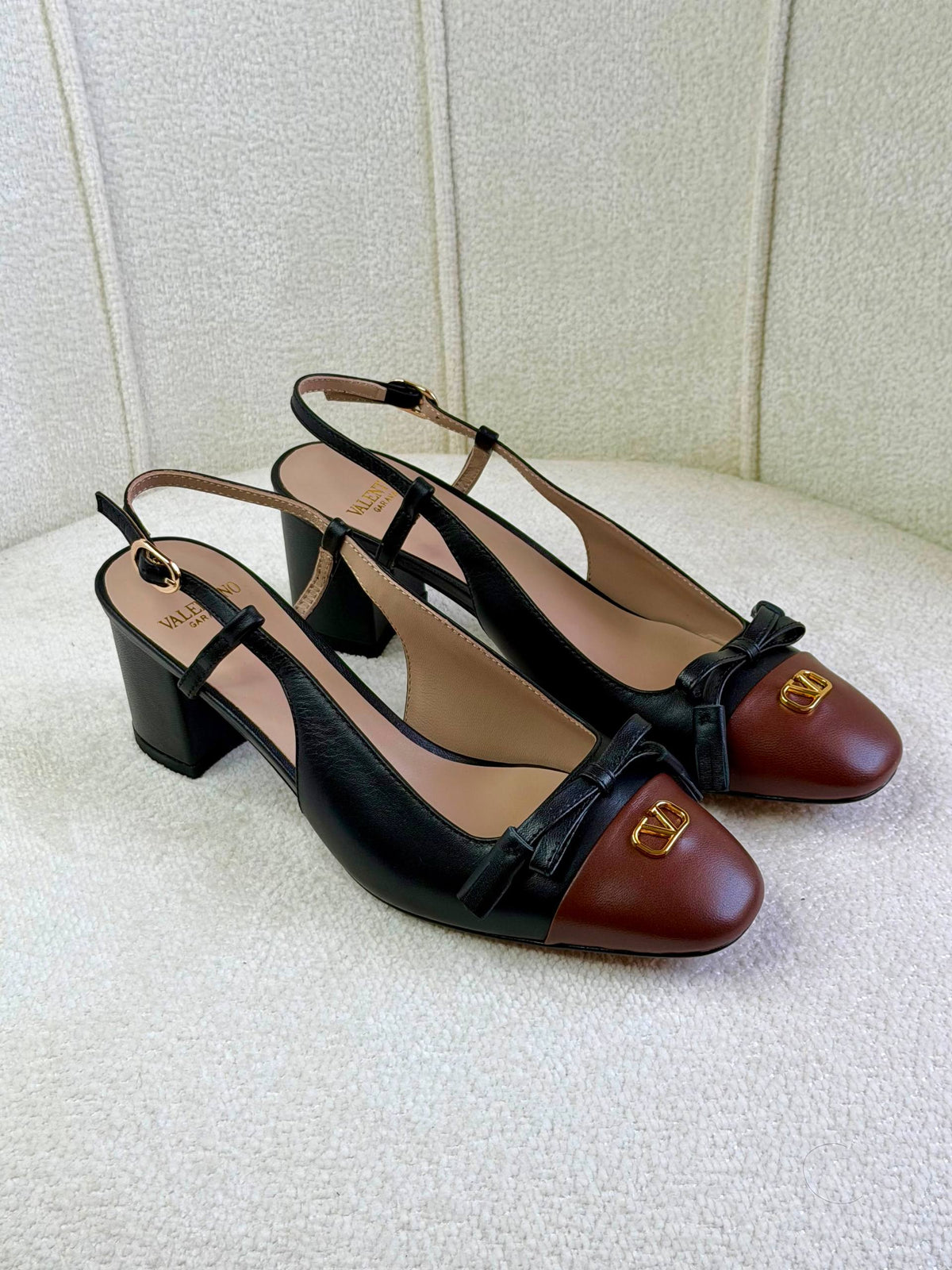 valentino
Super AAAAQuality 💯
With originalpacking🎁🎁
SIZE:36and41
Available now
500 dhs🇦🇪🇦🇪
Zain309
♥️♥️♥️