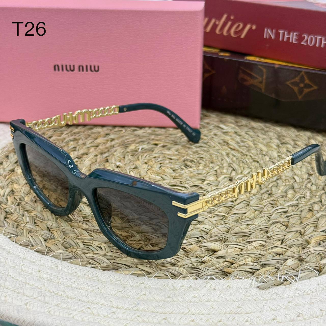 miu miu
Sunglasses 🕶️
Copy one❣️
good quality 💯
With master box 🗃️
50 dhs❣️
Zain216
♥️♥️♥️