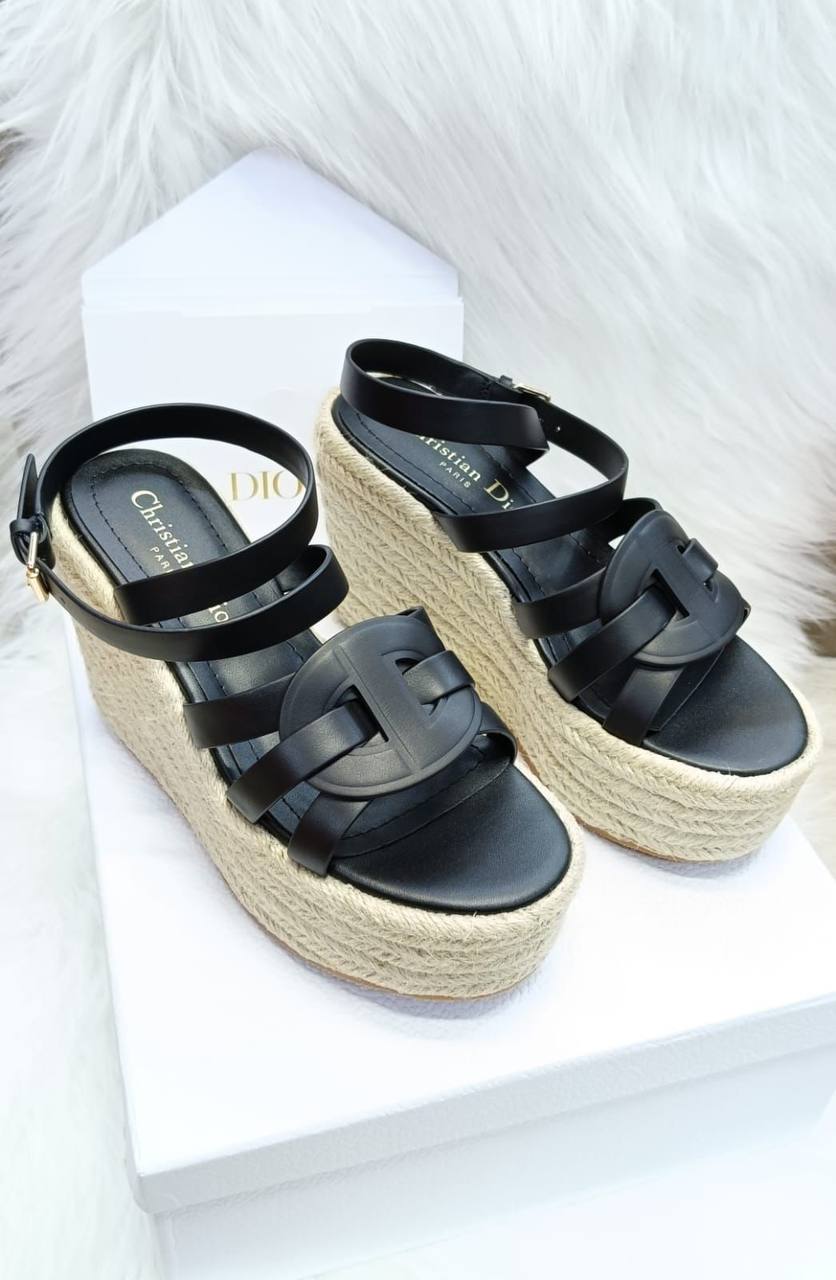 Dior
High quality😍
Size ……36--41🥳
360 dhs✅
Zain119
♥️♥️♥️