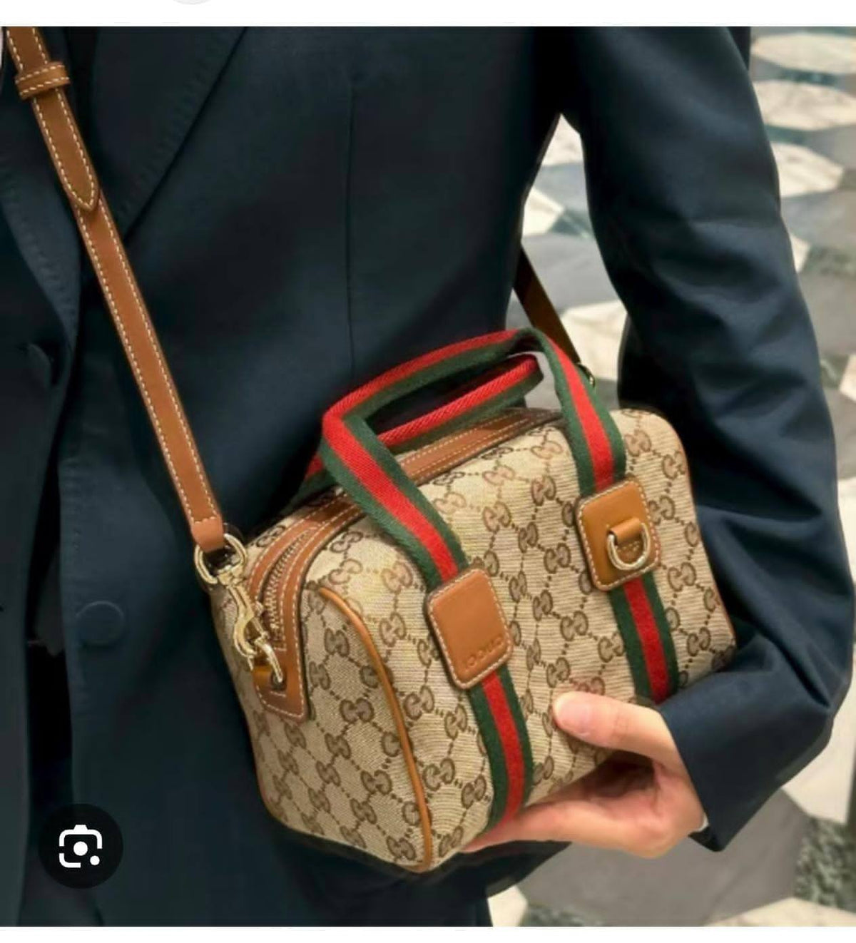 Gucci
SIZE……….20cm
100 dhs🇦🇪🇦🇪🇦🇪
Zain200
♥️♥️♥️