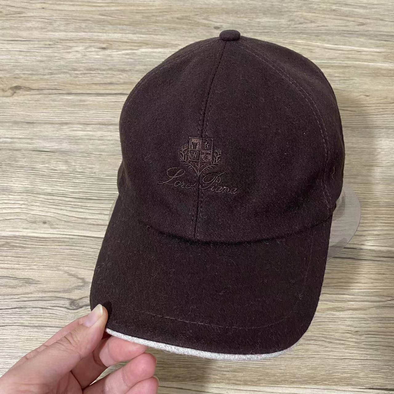 CASHMERE
LORO PIANA
MENS CAP 🧢
FREE SIZE
120 dhs❤️
Zain88
♥️♥️♥️