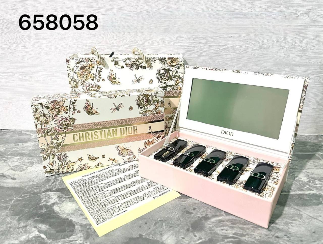 Dior Set
60 dhs💓
Zain105
♥️♥️♥️
