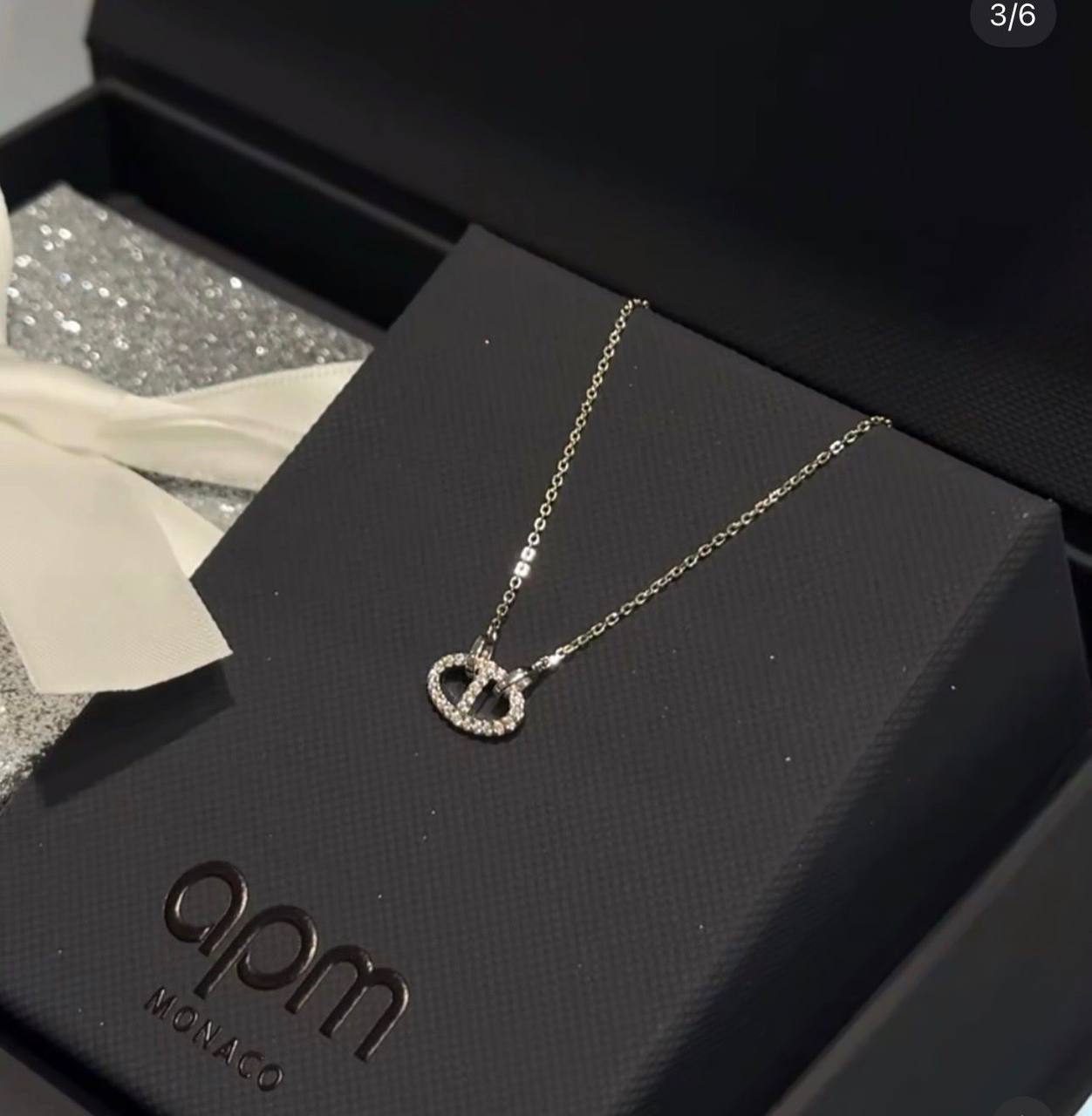 Apm SET ❤️🔥*
Necklace 🍁
Earring🌸
Ring 💍 size 6,7,8,9
Master quality 💯
With normal boxes 📦
120 dhs✅
With master box 🗃️
130 dhs✅
Zain216
♥️♥️♥️