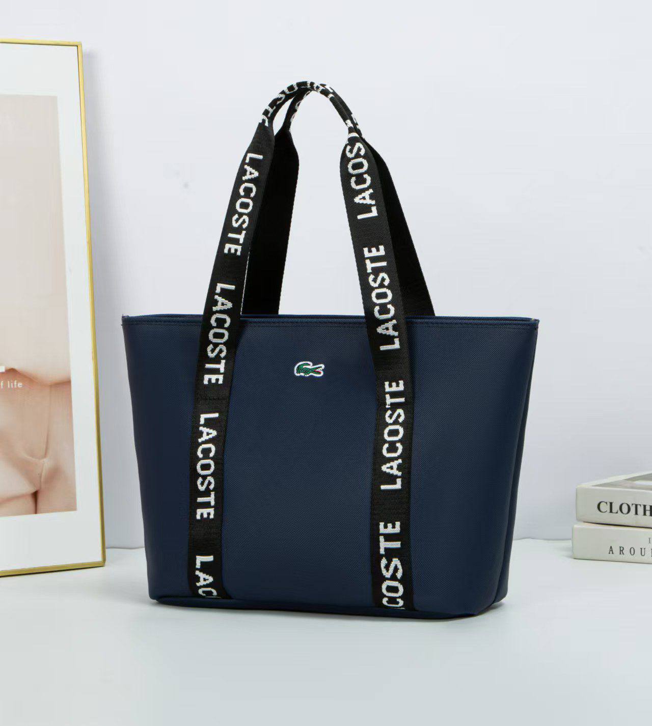 LACOSTE BAG
40 dhs🌺
Zain40
♥️♥️♥️