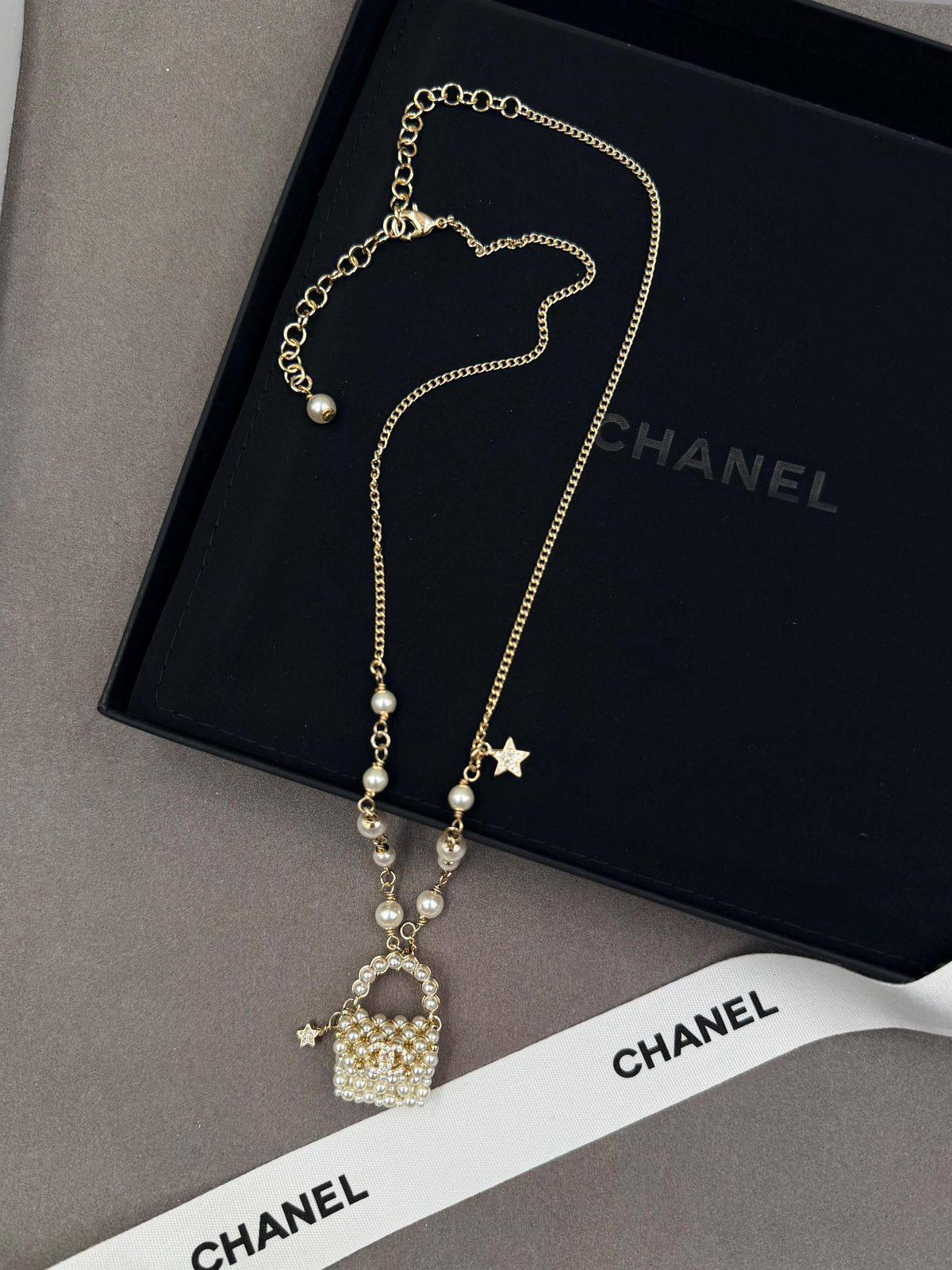 *CHANEL* 🤍
↗️ *Super Master Quality ®️*
* *New Collection*
* Necklace, Earrings & Brooch
*With Normal Box*
Full Set with *Normal* Box
*365 dhs❣️*
Full set with *Original* Box
*310 dhs❣️*
Zain209
♥️♥️♥️