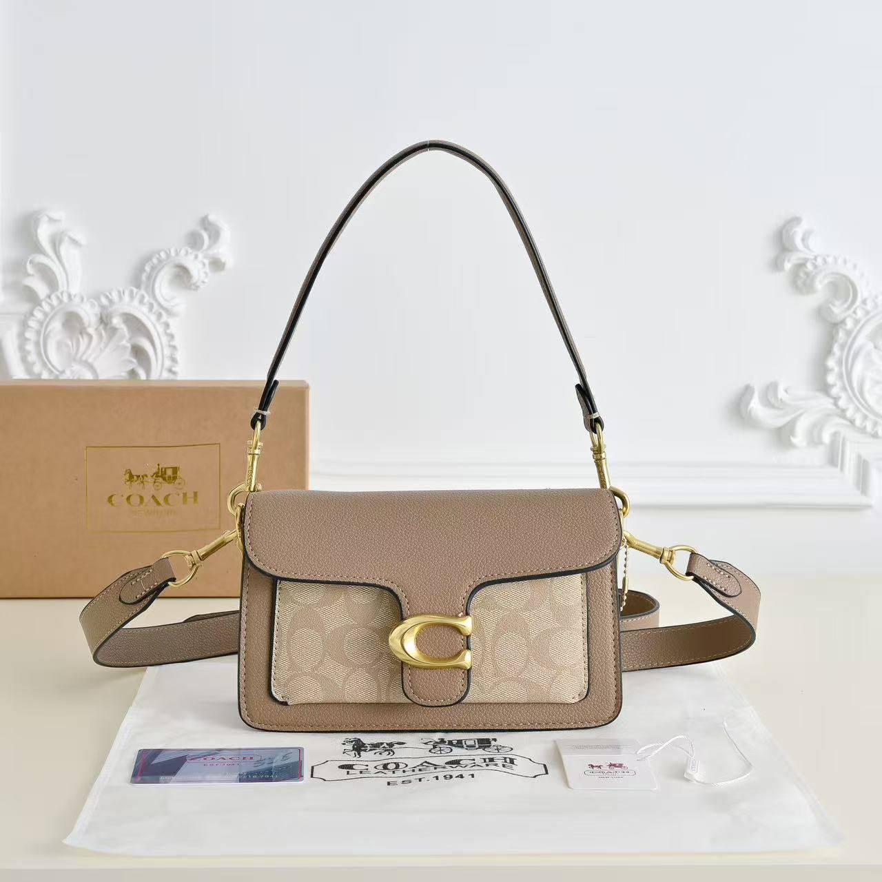 Coach
21cm
100 dhs✅
Withbox
🎁🎁🎁
Zain143
♥️♥️♥️